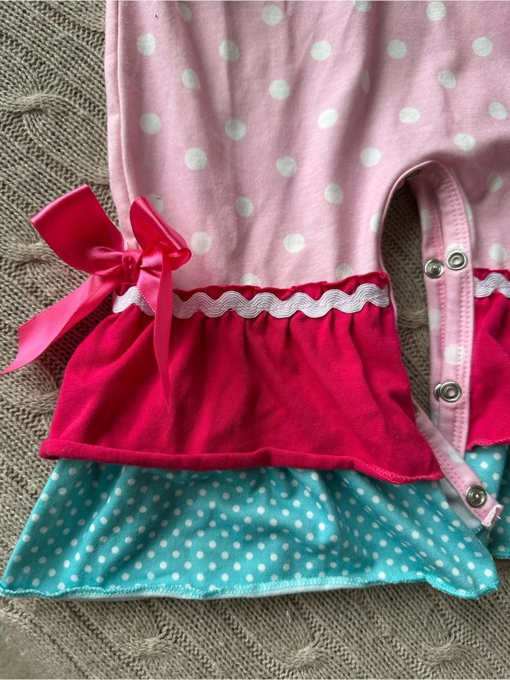 EUC Baby Girl Christmas Elf Pajama, Pink Polka Dot Bows, 6-12 Months